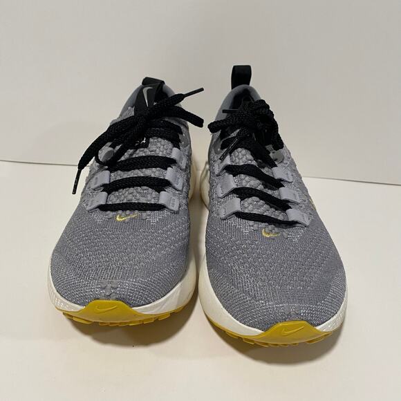 Nike Women's React Escape Run Flyknit Shoes Sneakers Grey Size 7 Active Like New - Picture 9 of 9